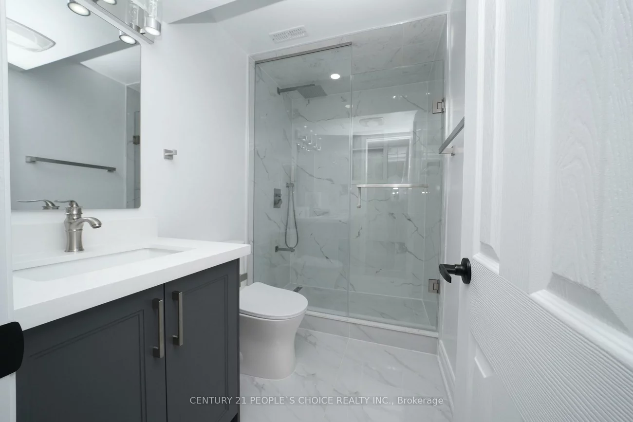 35, Hewlett, Markville, Markham