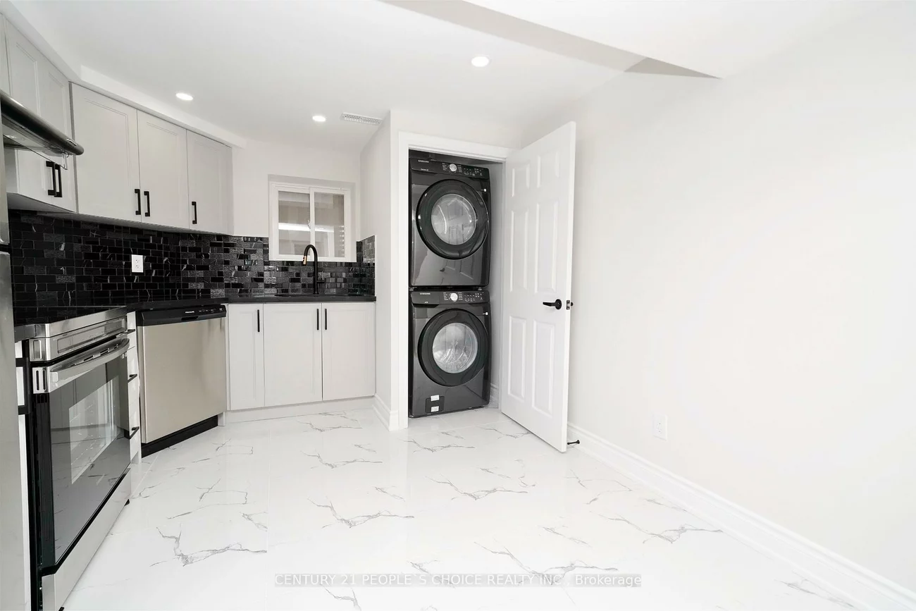 35, Hewlett, Markville, Markham