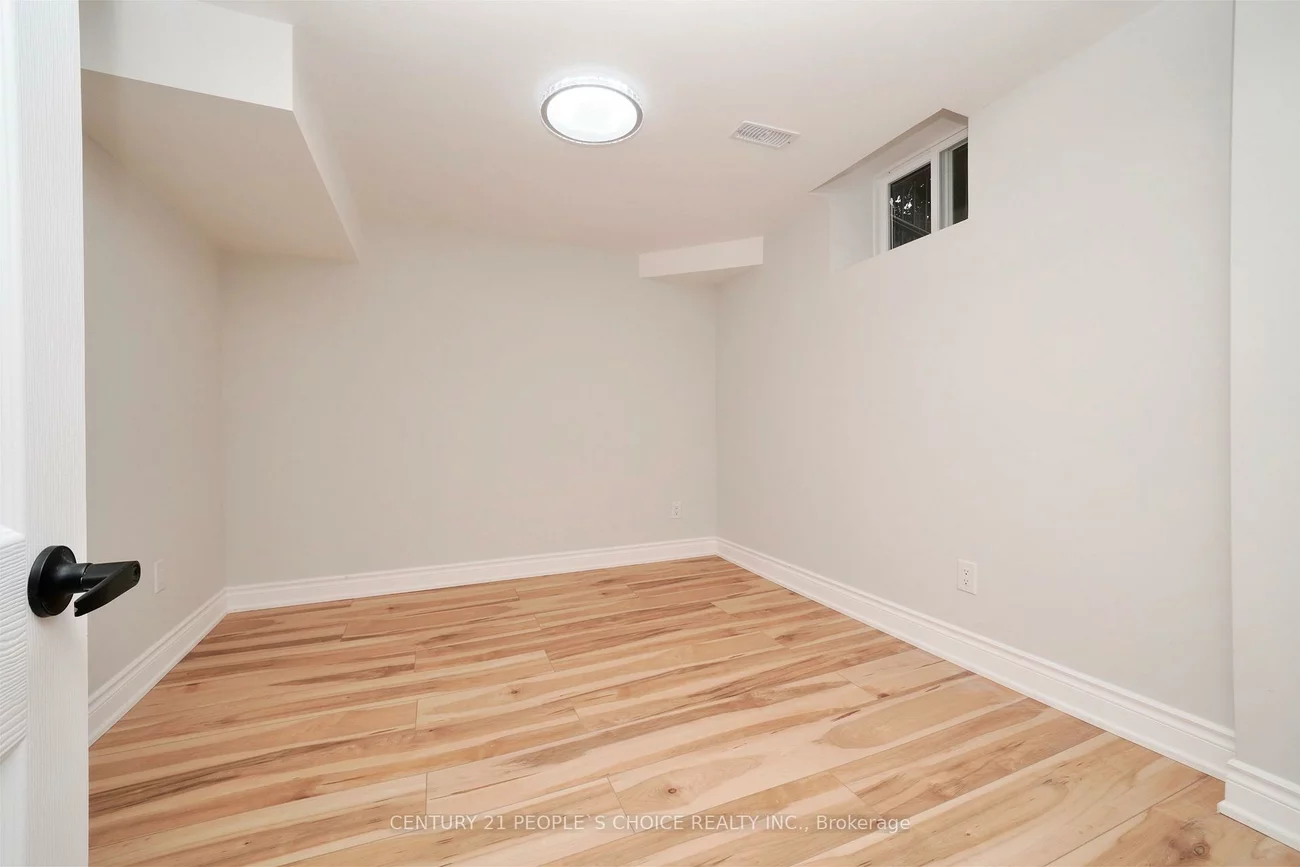 35, Hewlett, Markville, Markham