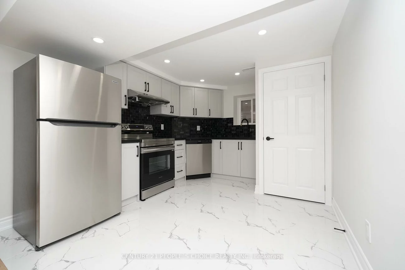 35, Hewlett, Markville, Markham