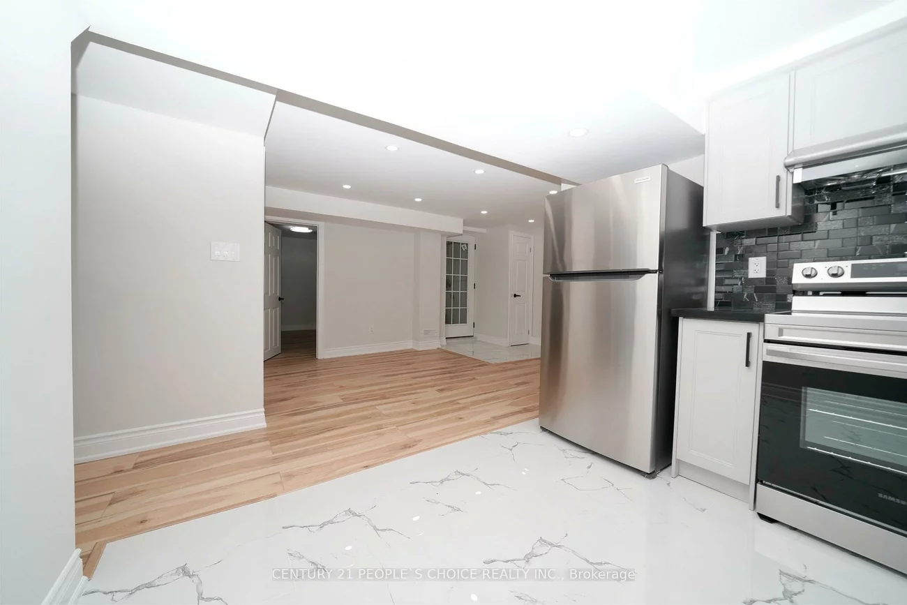 35, Hewlett, Markville, Markham