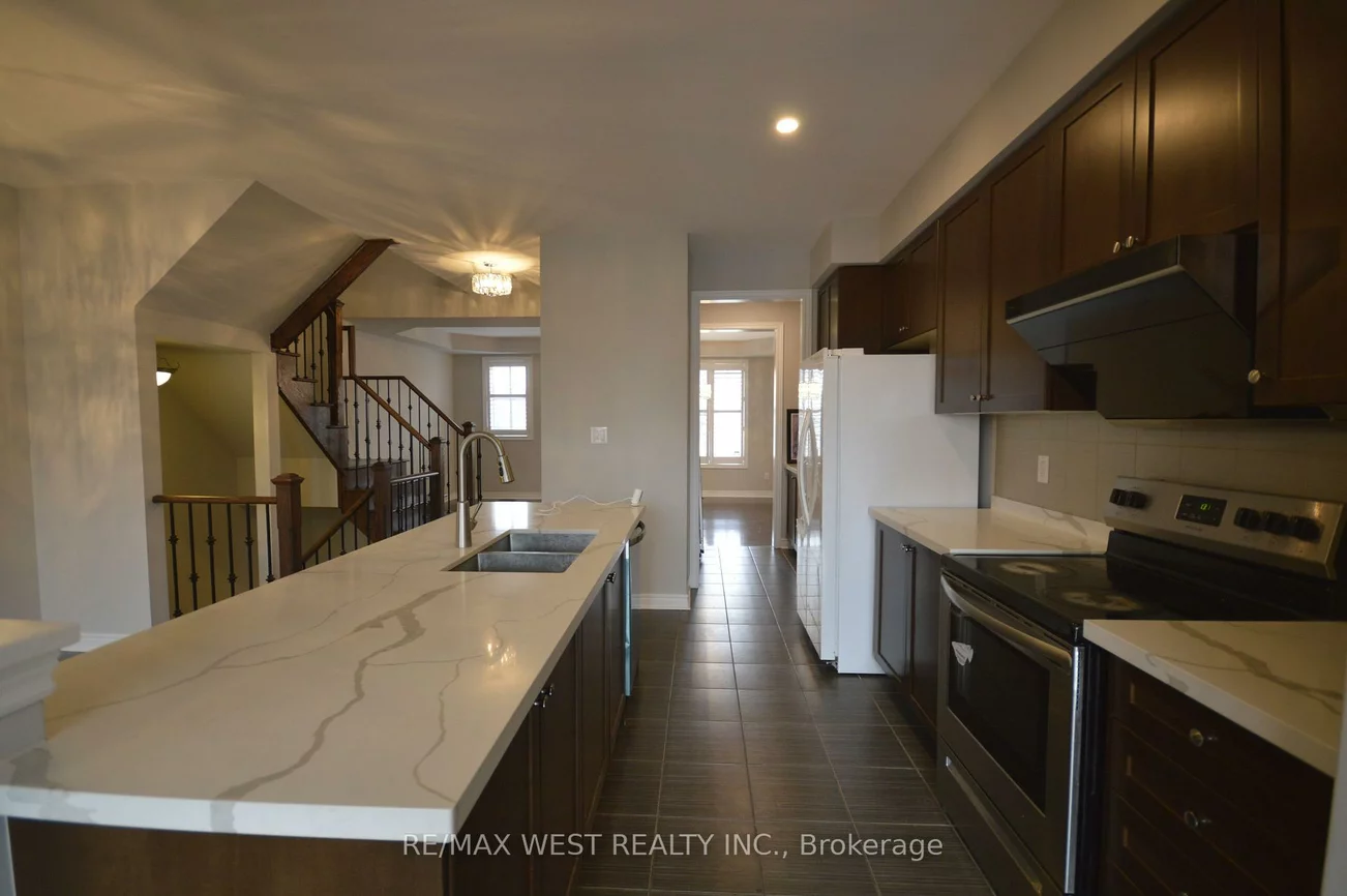 3, Earnshaw, Victoria Square, Markham