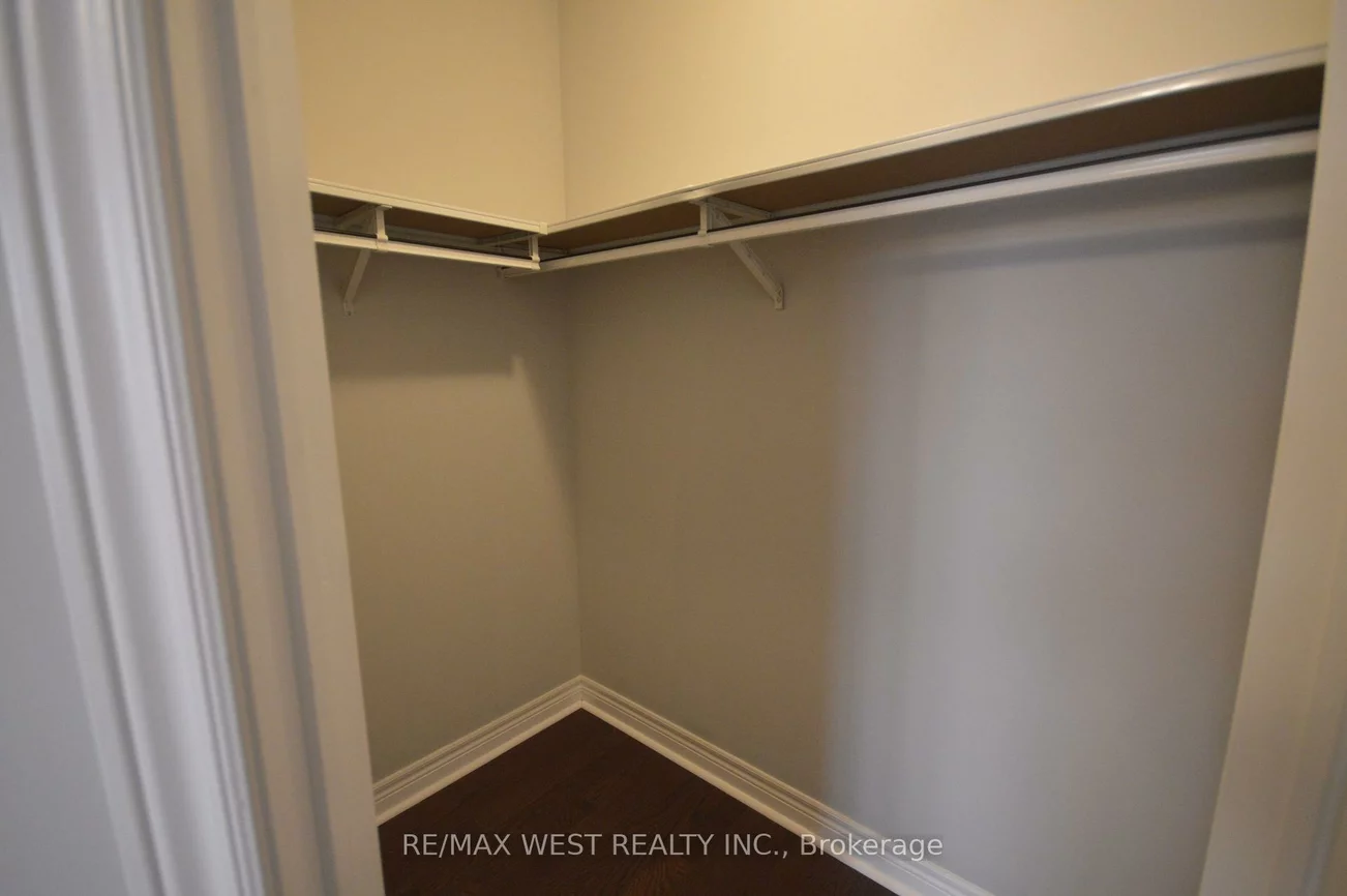 3, Earnshaw, Victoria Square, Markham