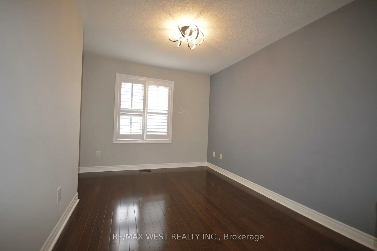 3, Earnshaw, Victoria Square, Markham