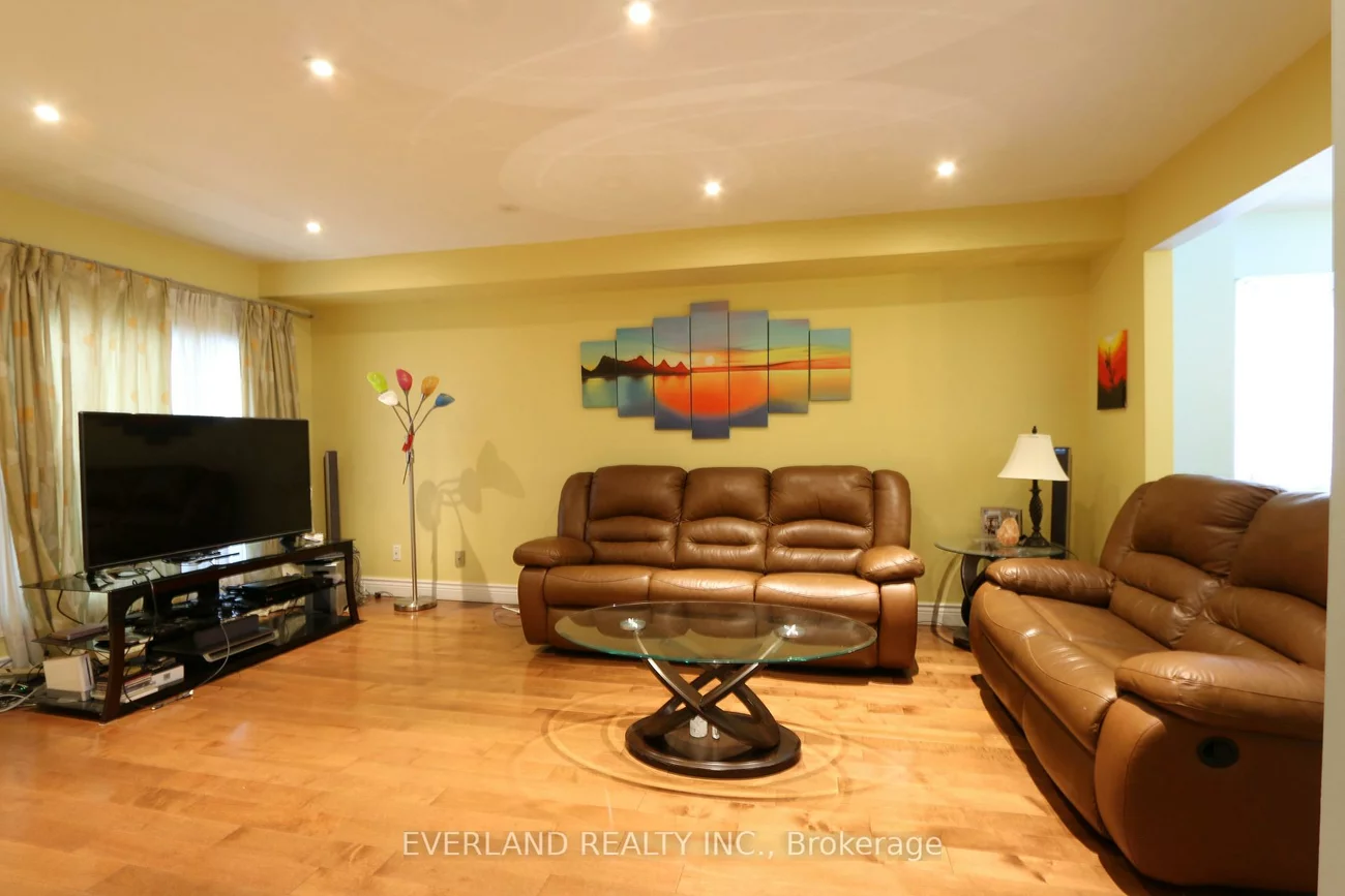 28, Bauer, Unionville, Markham