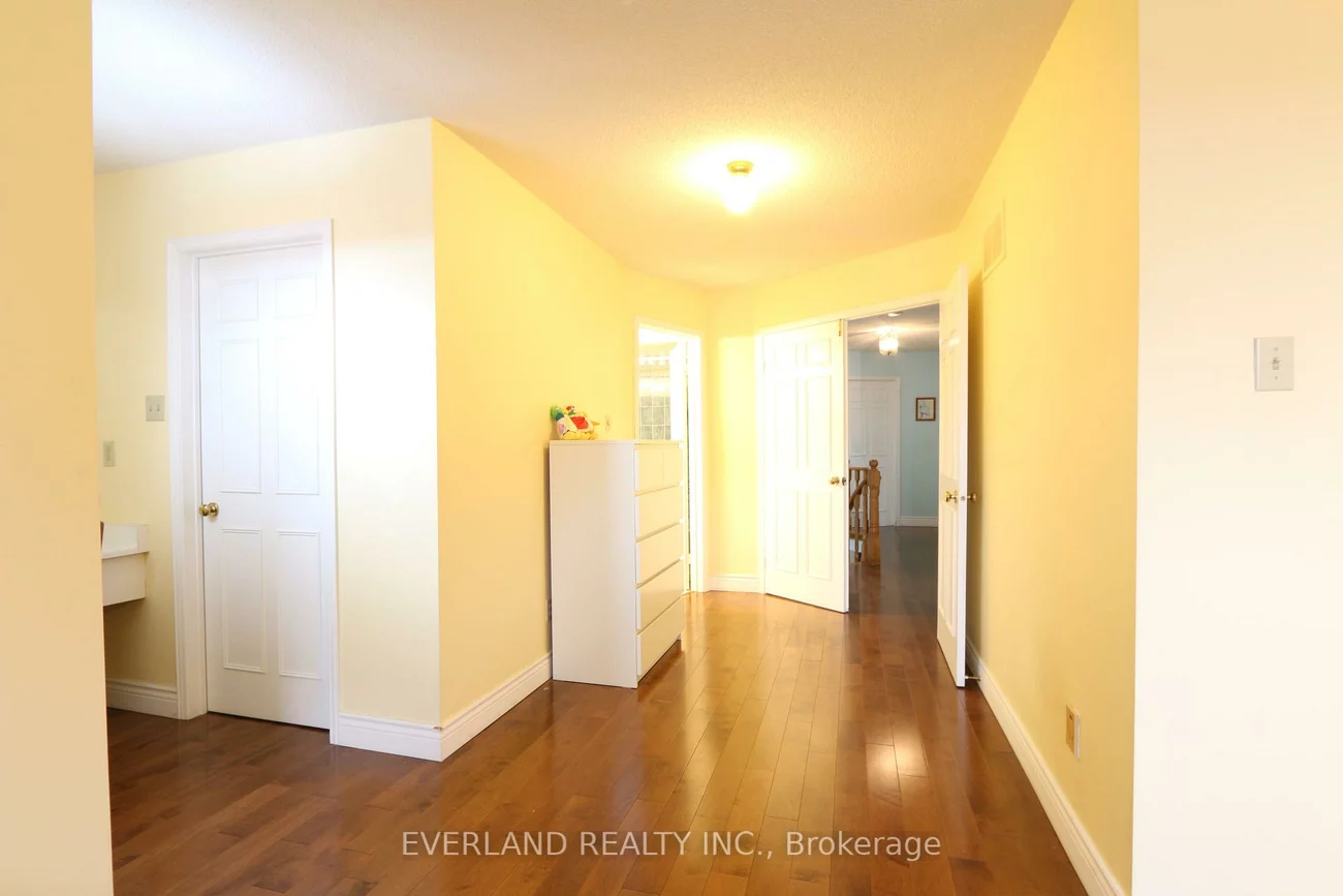 28, Bauer, Unionville, Markham