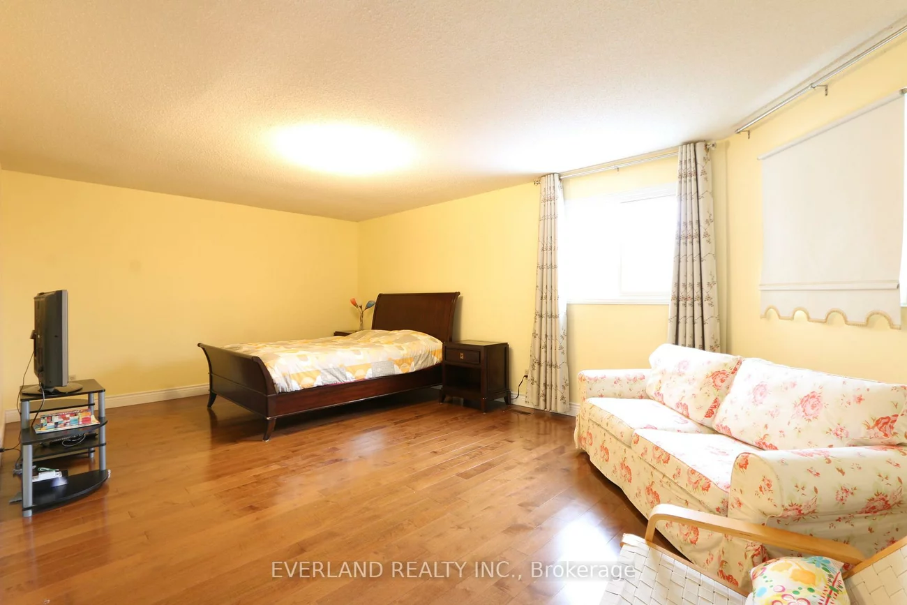 28, Bauer, Unionville, Markham