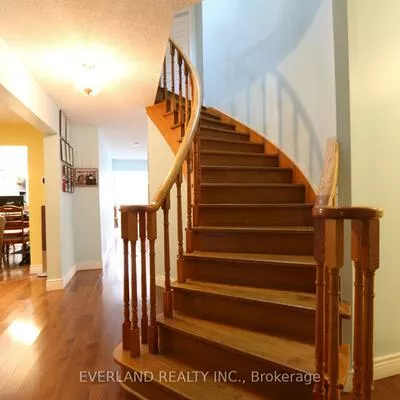 28, Bauer, Unionville, Markham