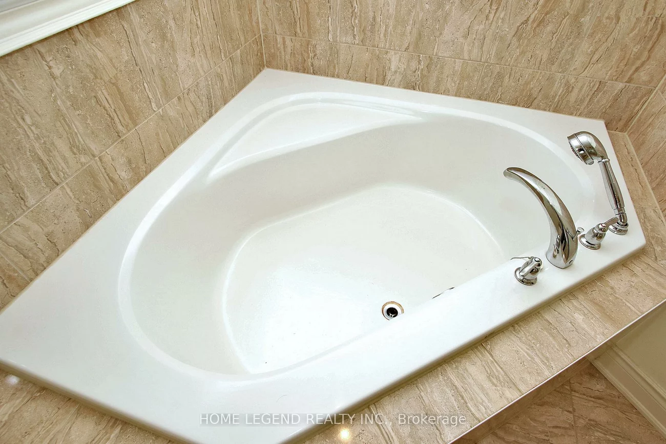 25, Bracknell, Berczy, Markham