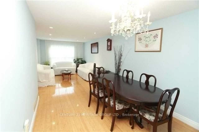 21, Chloe, Middlefield, Markham