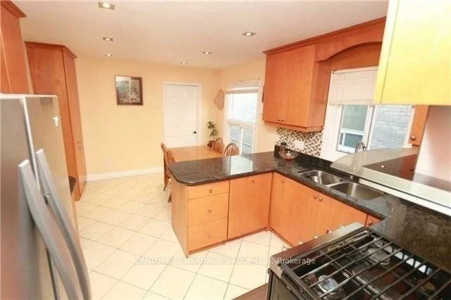 21, Chloe, Middlefield, Markham