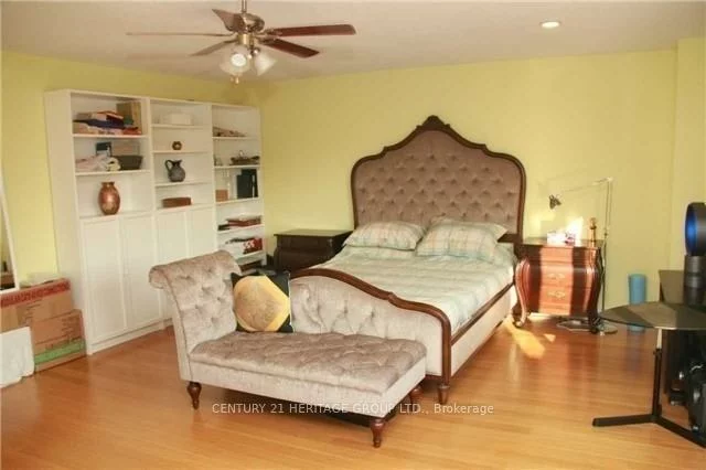 21, Chloe, Middlefield, Markham