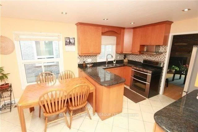 21, Chloe, Middlefield, Markham