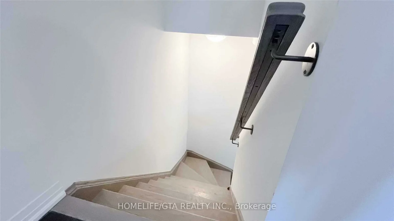 37, Saigen, Box Grove, Markham