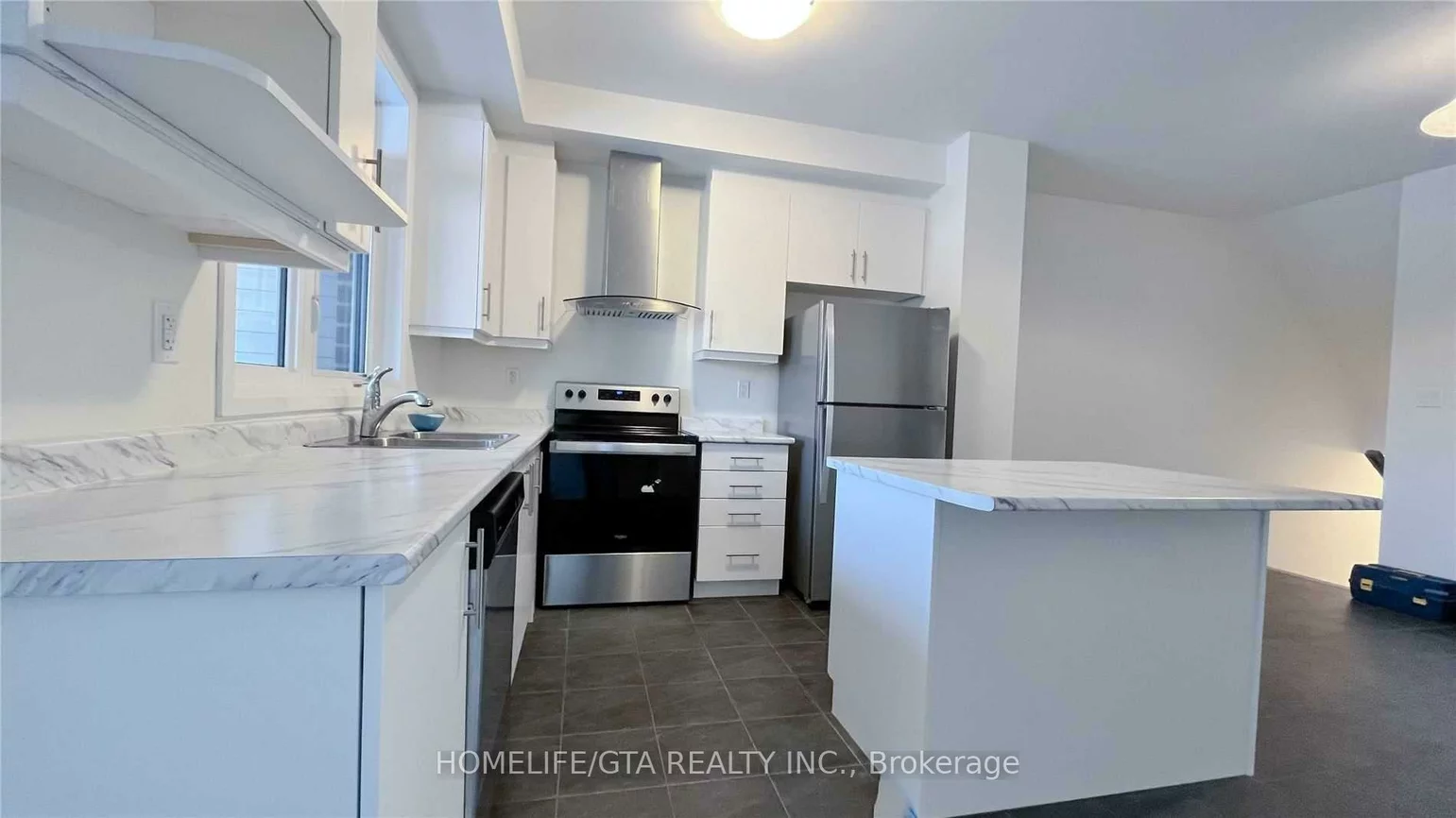 37, Saigen, Box Grove, Markham