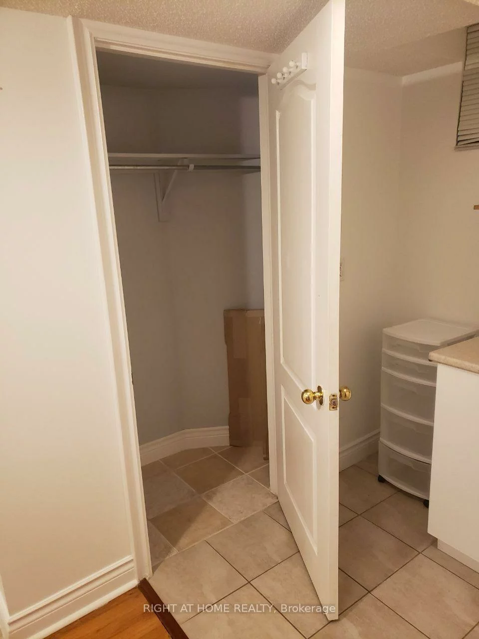 10, Fisico, Aileen-Willowbrook, Markham