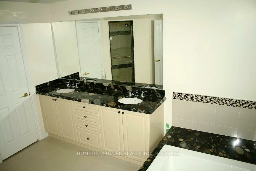 40, Pagnello, Box Grove, Markham