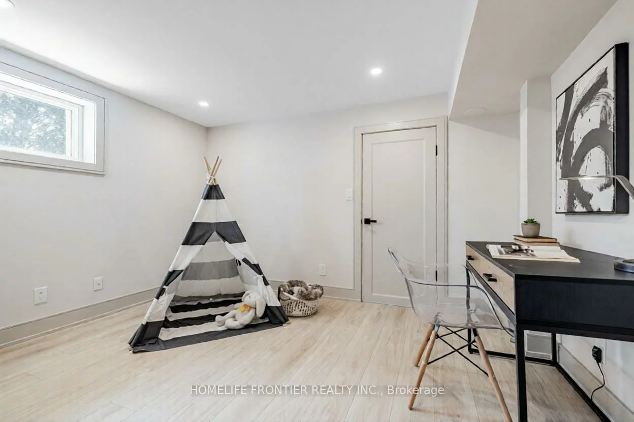 43, Thorny Brae, Royal Orchard, Markham