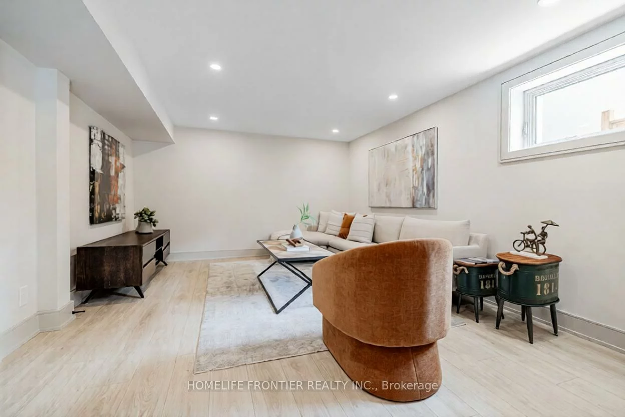 43, Thorny Brae, Royal Orchard, Markham