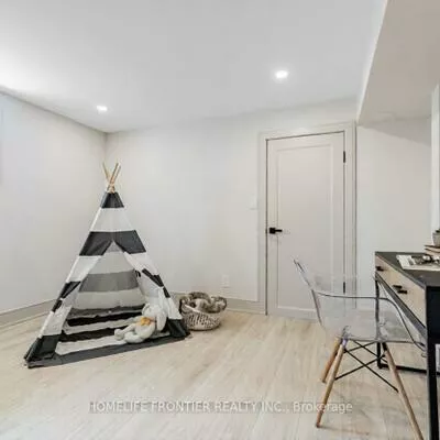 43, Thorny Brae, Royal Orchard, Markham