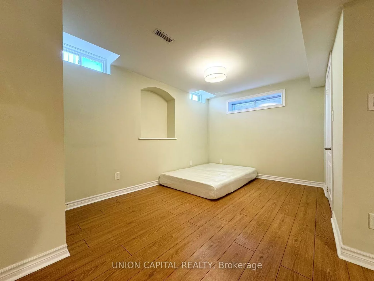 46, Clover, Greensborough, Markham