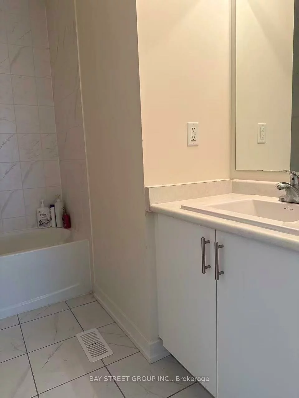 124, Old Oak, Cornell, Markham