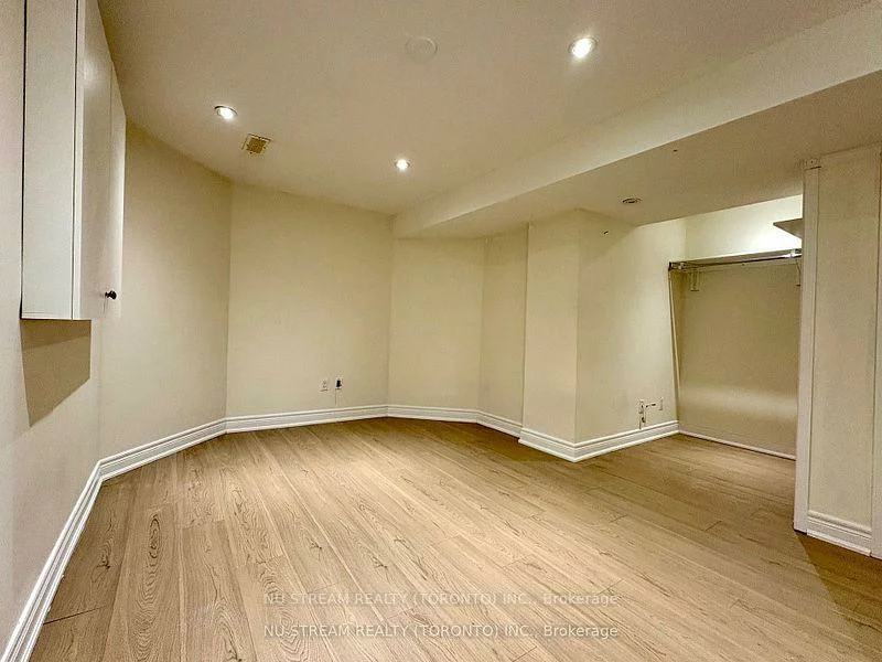 5, Victoria Wood, Greensborough, Markham