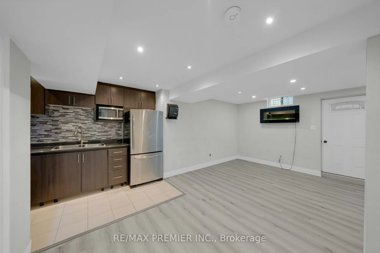 370, Highglen, Middlefield, Markham