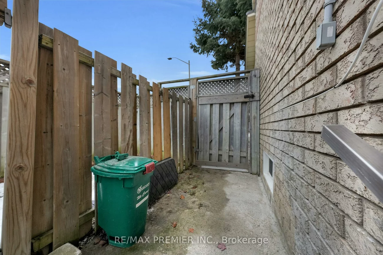 370, Highglen, Middlefield, Markham