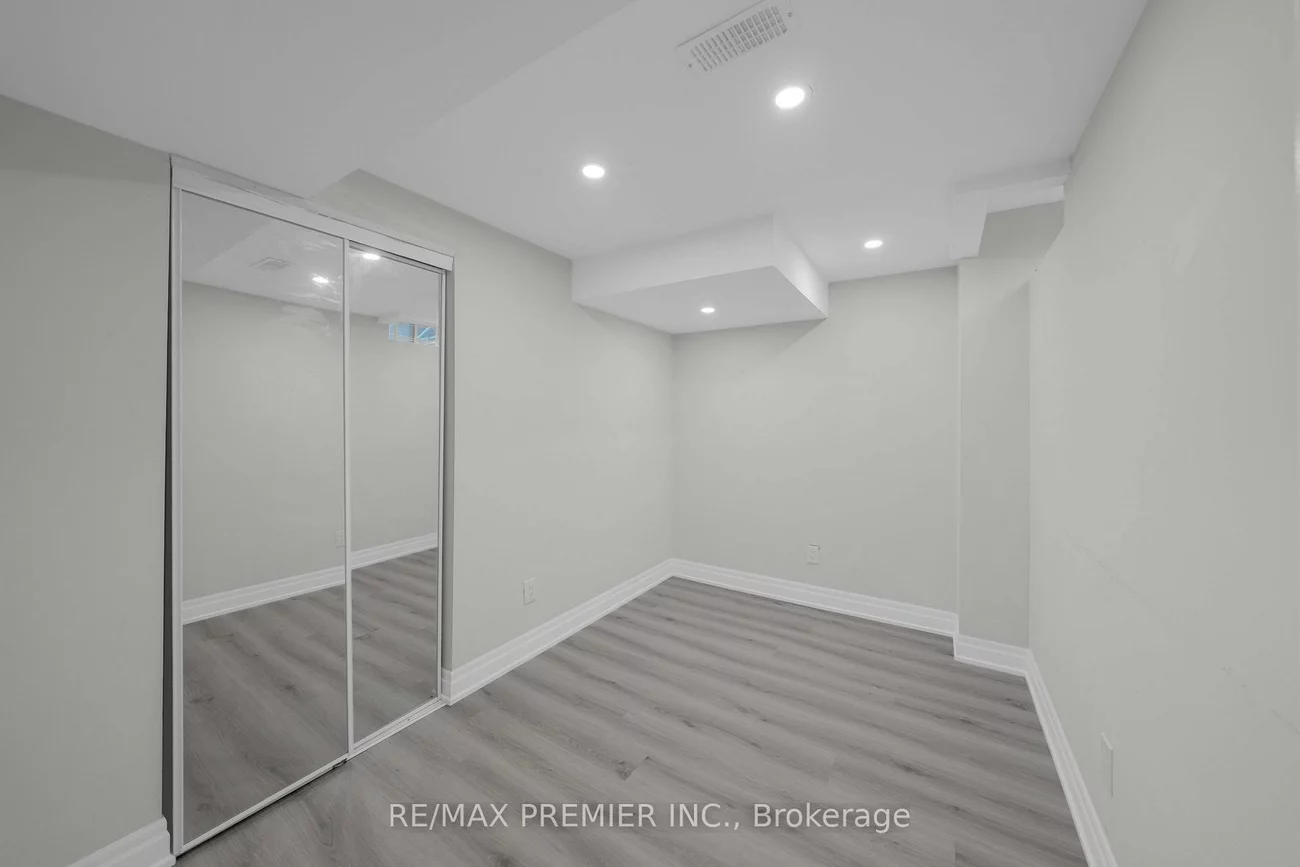 370, Highglen, Middlefield, Markham