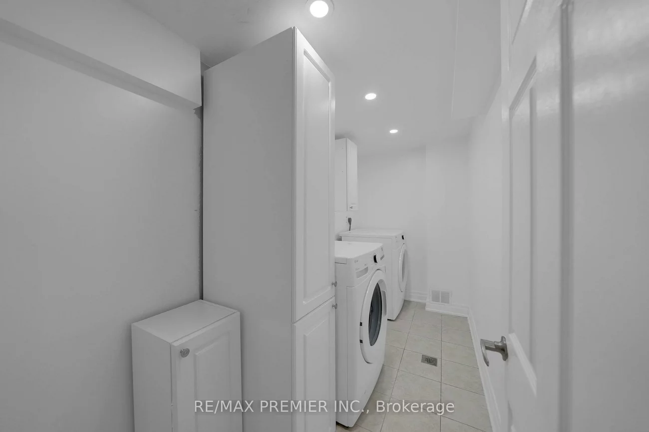 370, Highglen, Middlefield, Markham