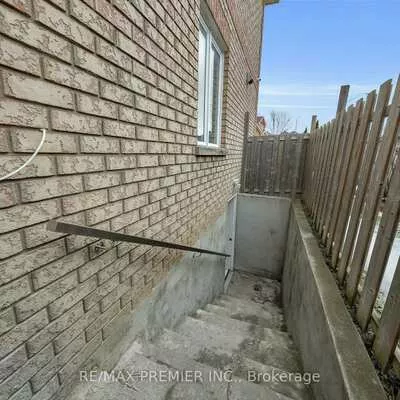 370, Highglen, Middlefield, Markham