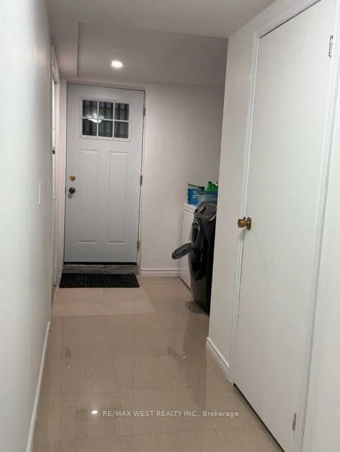 16, Milne, Bullock, Markham