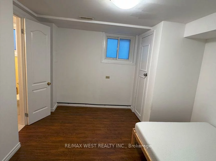 16, Milne, Bullock, Markham