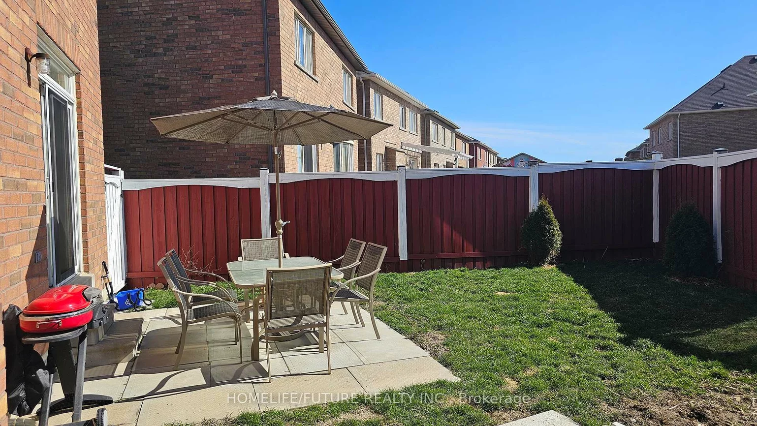 33, Silkgrove, Wismer, Markham