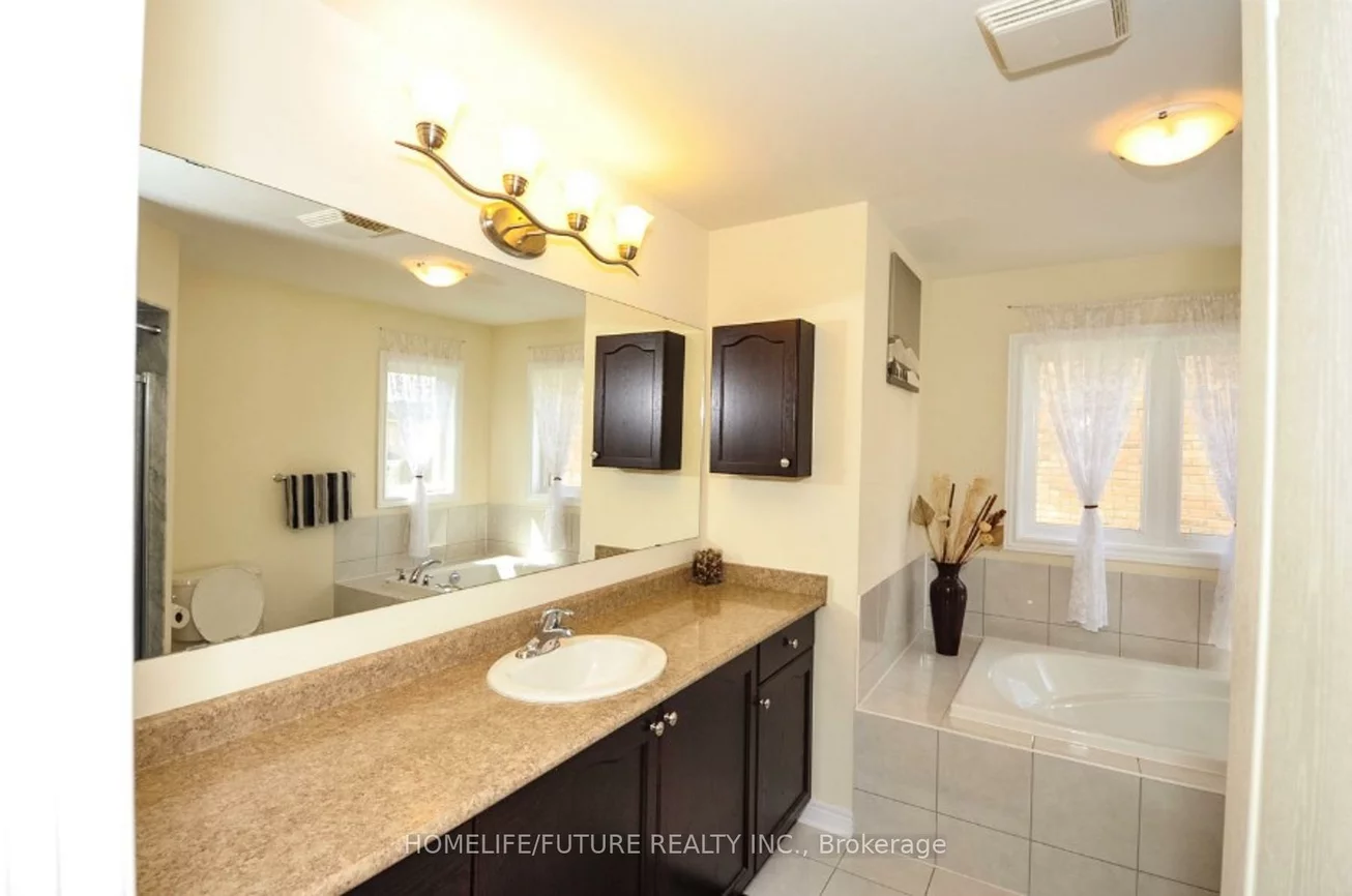 33, Silkgrove, Wismer, Markham