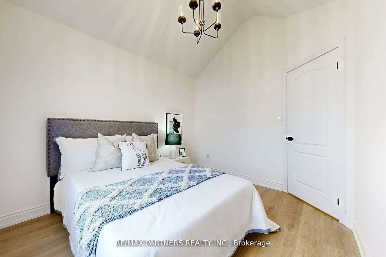 29, Robert Osprey, Cathedraltown, Markham