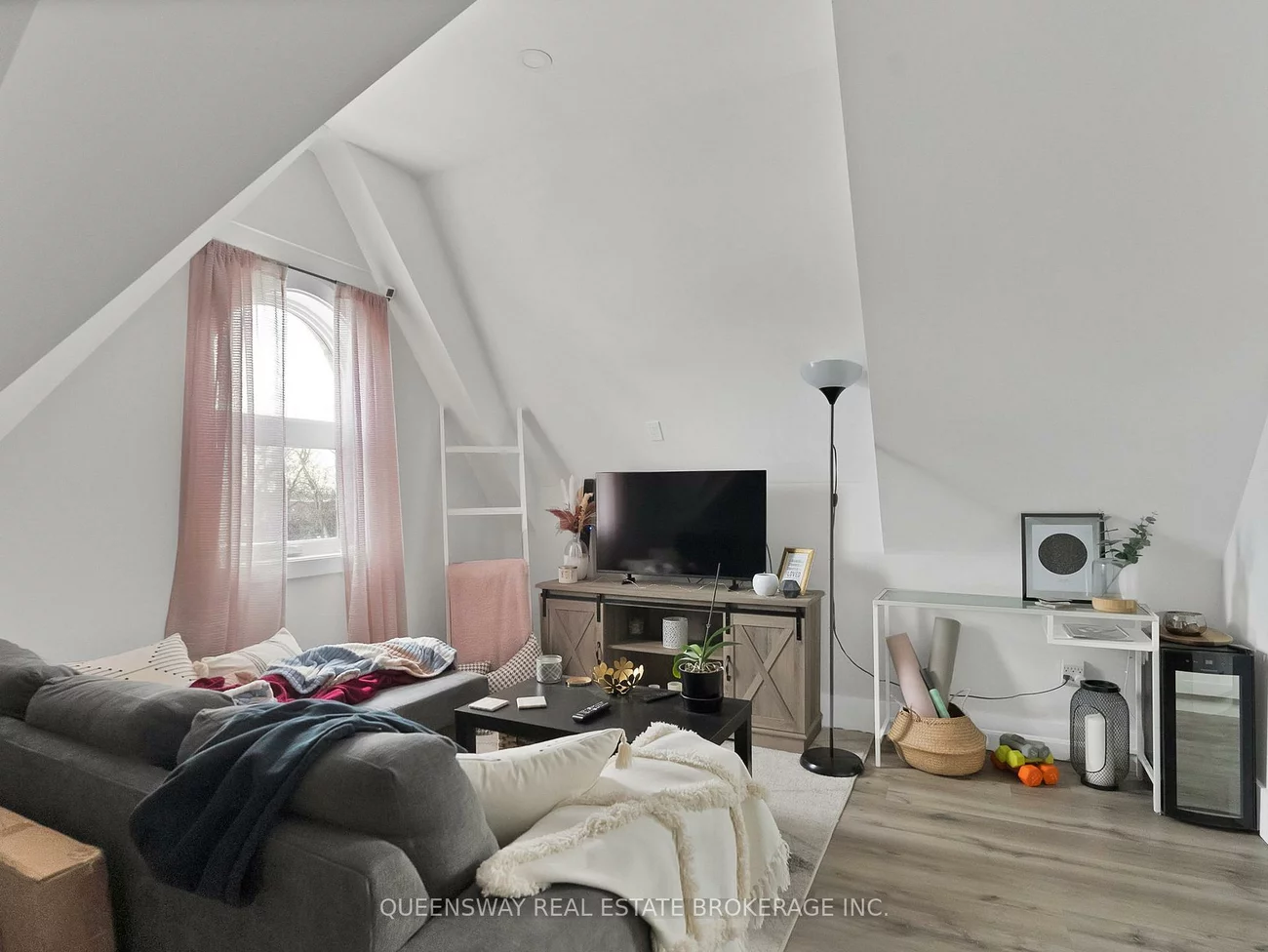 352, Main, Old Markham Village, Markham