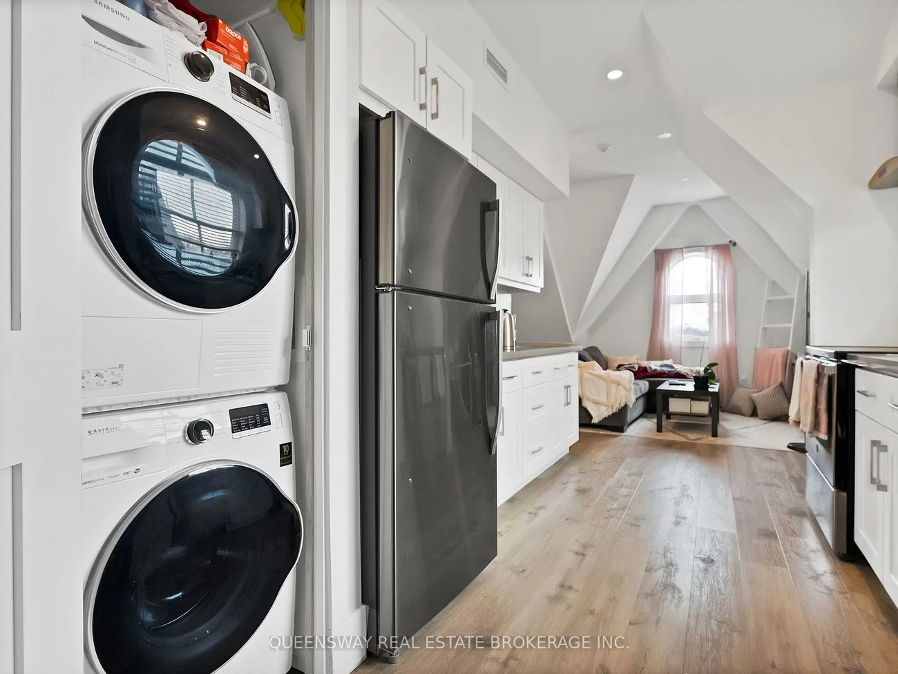 352, Main, Old Markham Village, Markham