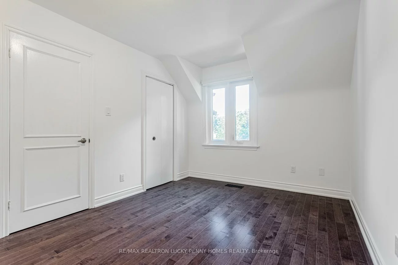 6, Village Squire, Royal Orchard, Markham