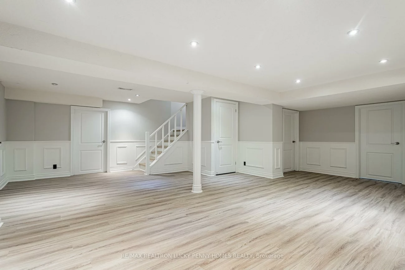 6, Village Squire, Royal Orchard, Markham