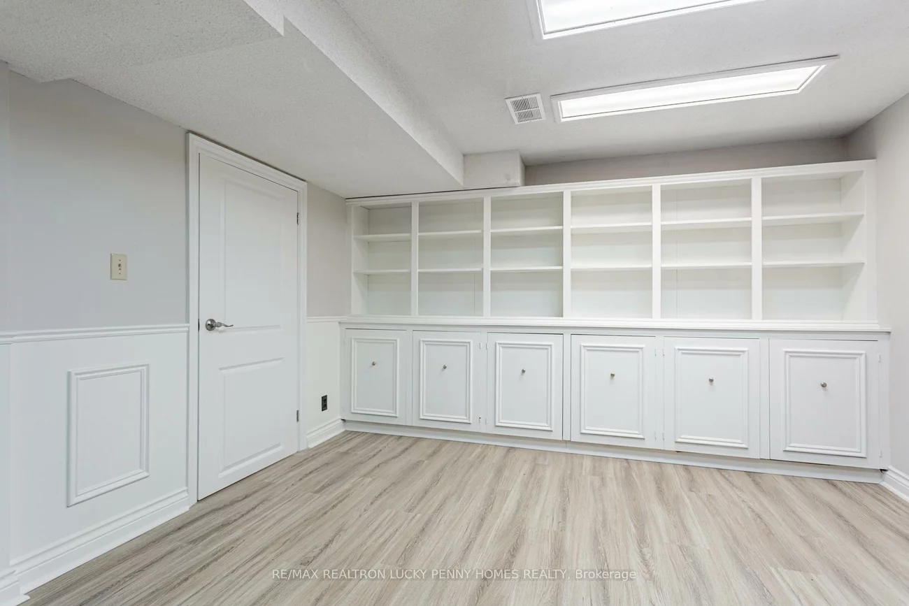 6, Village Squire, Royal Orchard, Markham