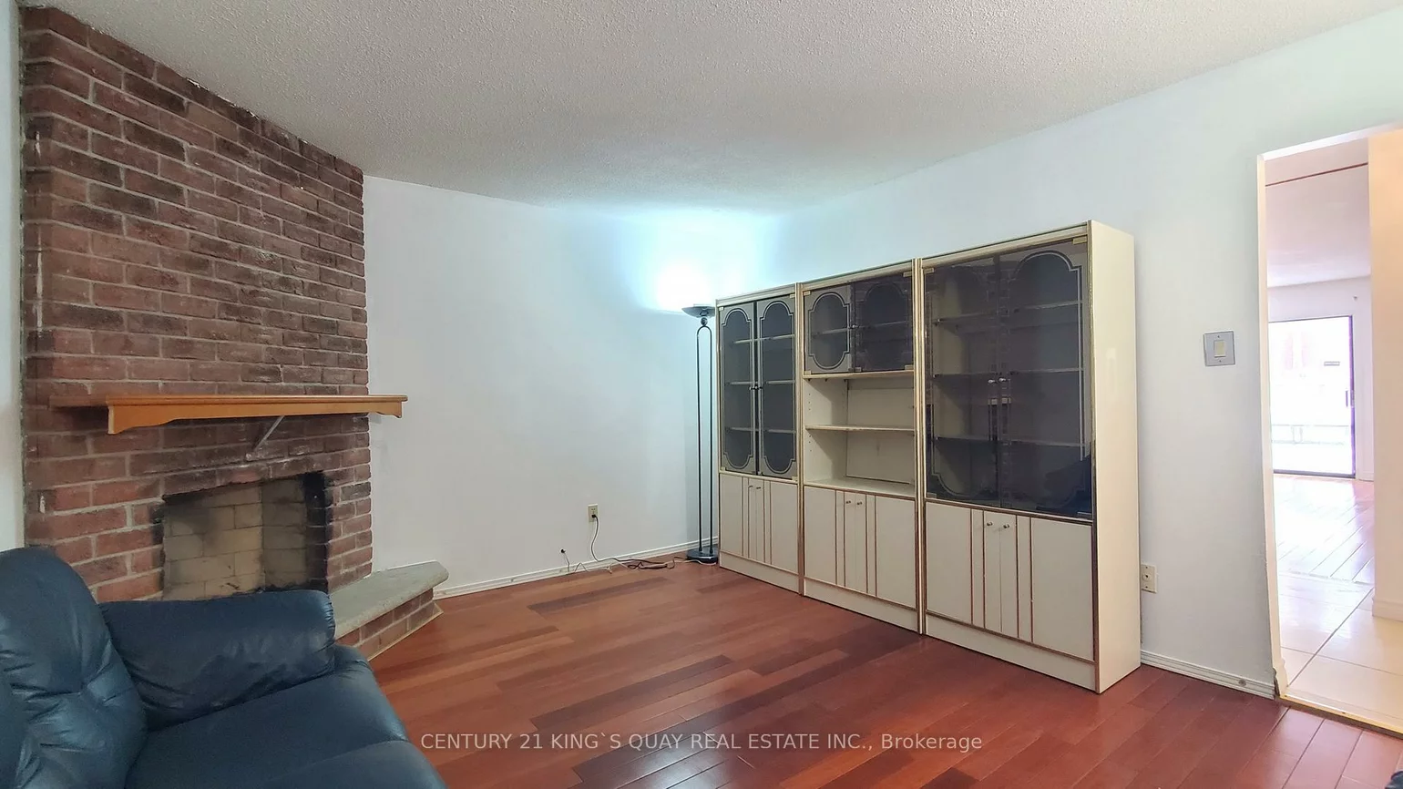 6, Cottsmore, Milliken Mills West, Markham