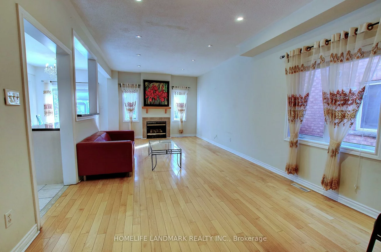 10, Whistler, Milliken Mills West, Markham