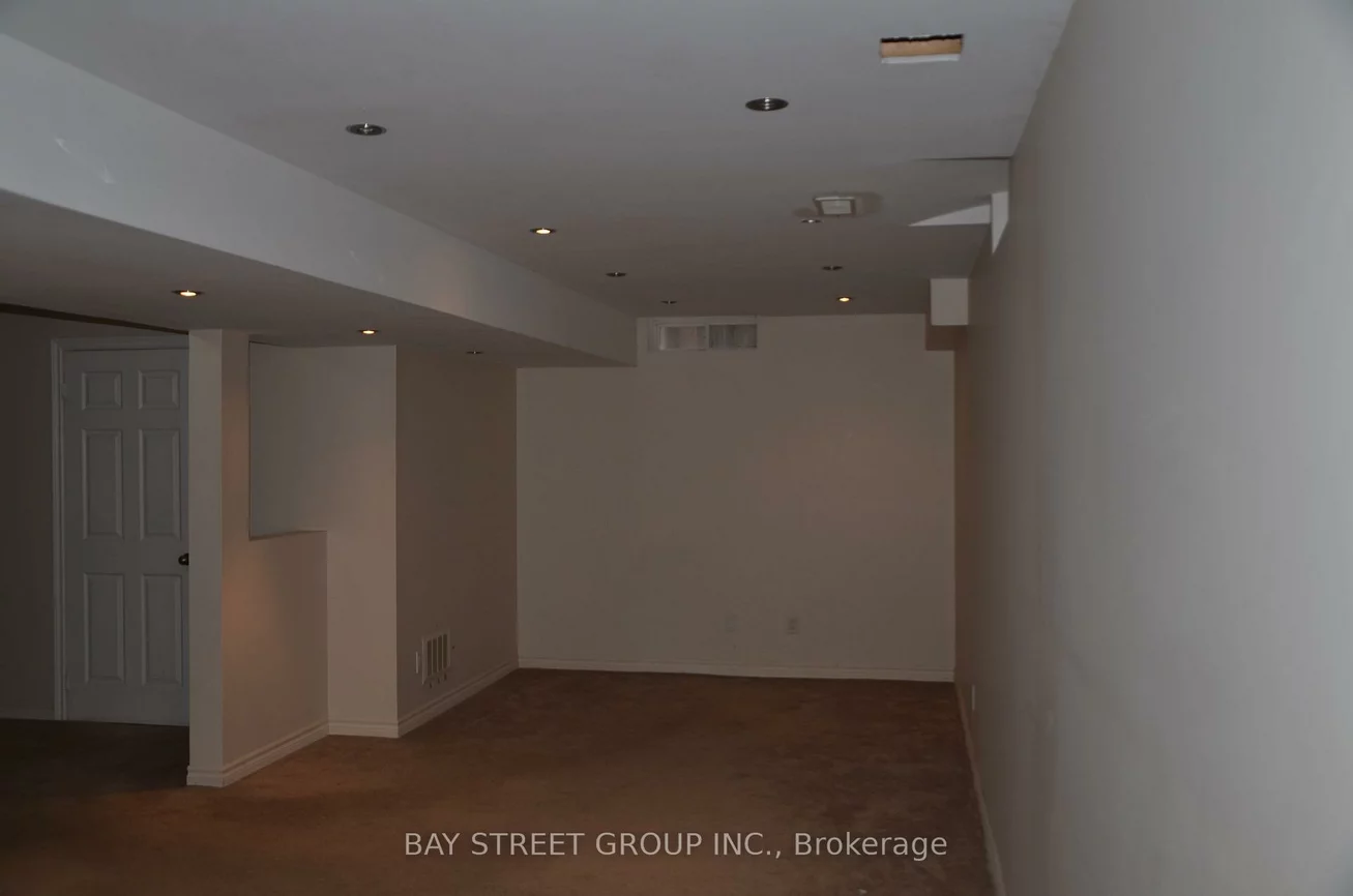 27, Wilcliff, Greensborough, Markham