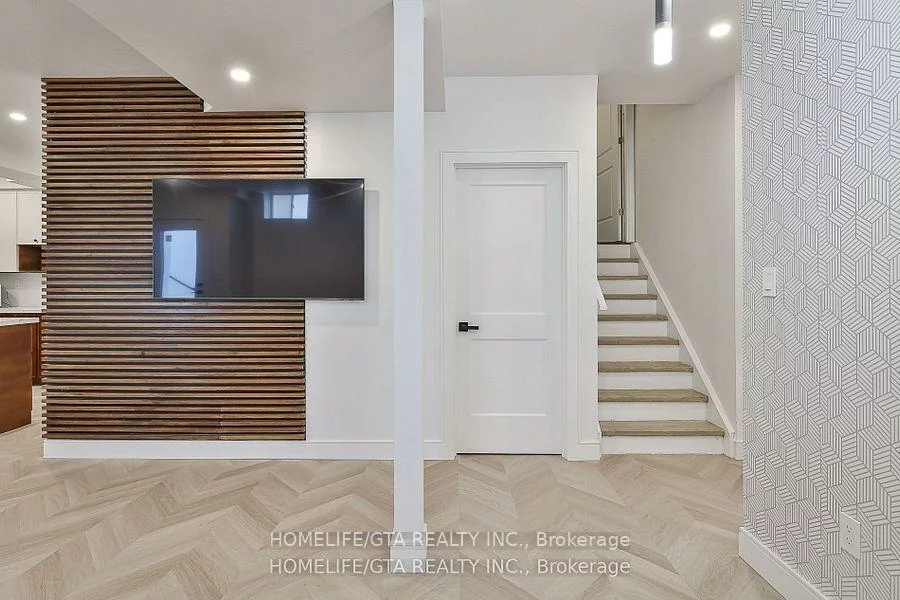 17, Couloir, Cornell, Markham