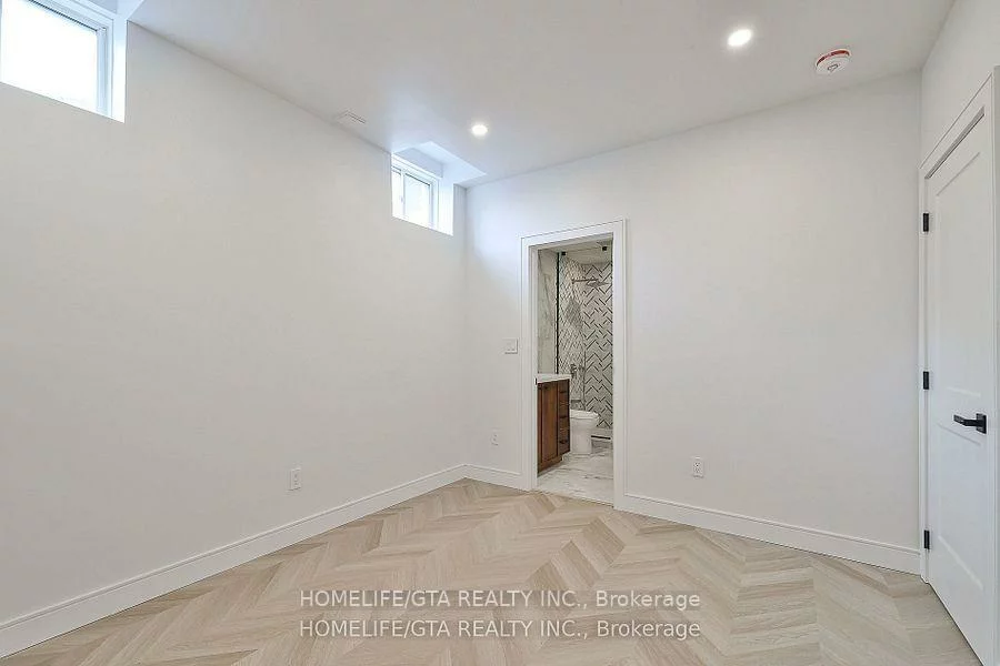 17, Couloir, Cornell, Markham