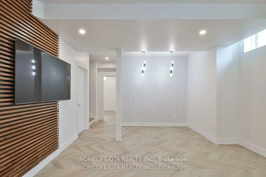 17, Couloir, Cornell, Markham