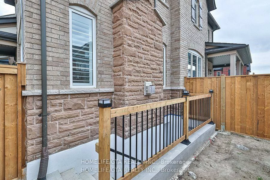17, Couloir, Cornell, Markham