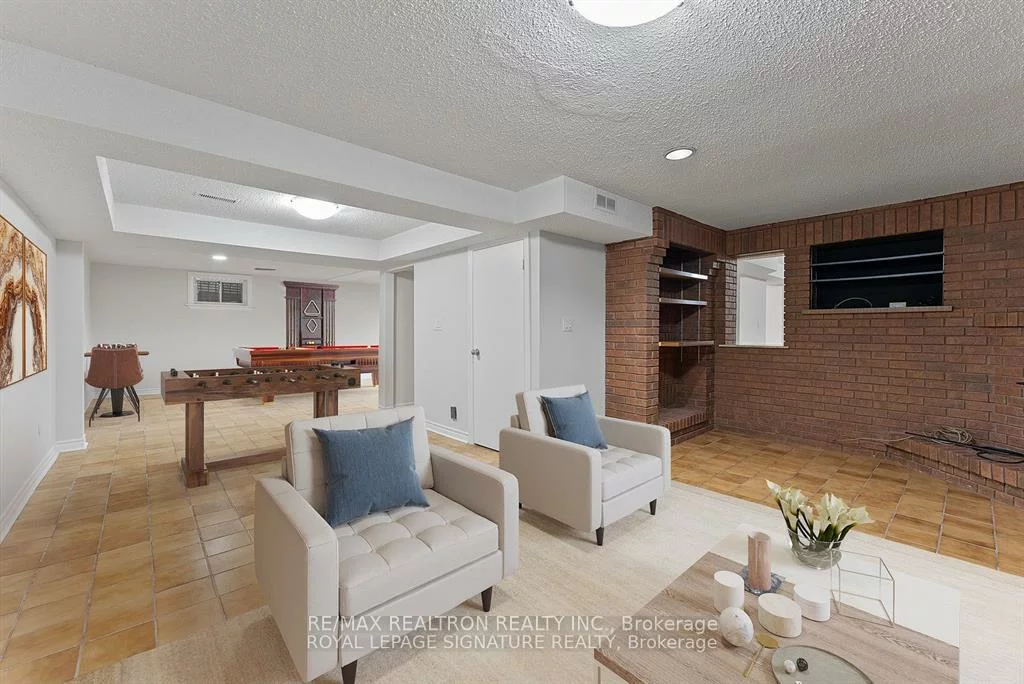 30, Vanwood, Thornhill, Markham